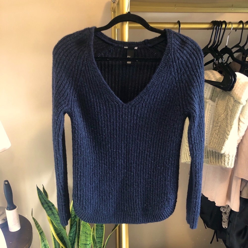 H&M stylish V neck sweater size XS